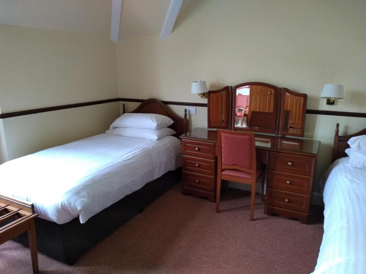 Caledonian Hotel Форт Аугустус Экстерьер фото